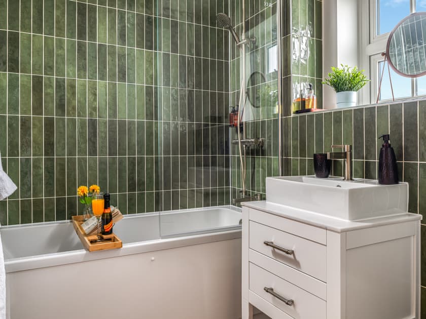 Bathroom | Wiggles Cottage - Wiggles and Piggles, Wimbish