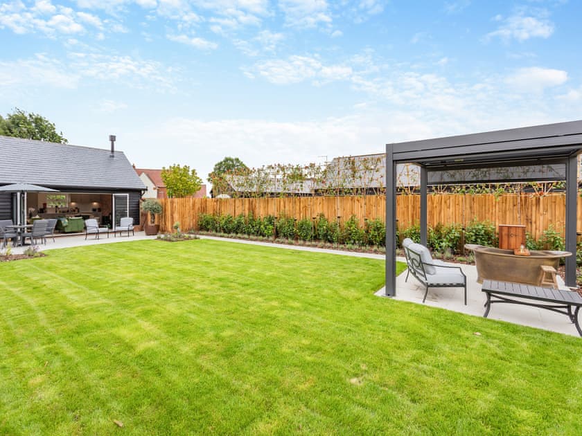 Patio | Wiggles Cottage - Wiggles and Piggles, Wimbish
