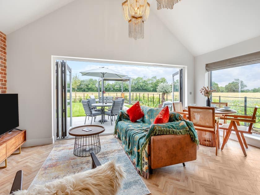 Open plan living space | Piglet Cottage - Wiggles and Piggles, Wimbish