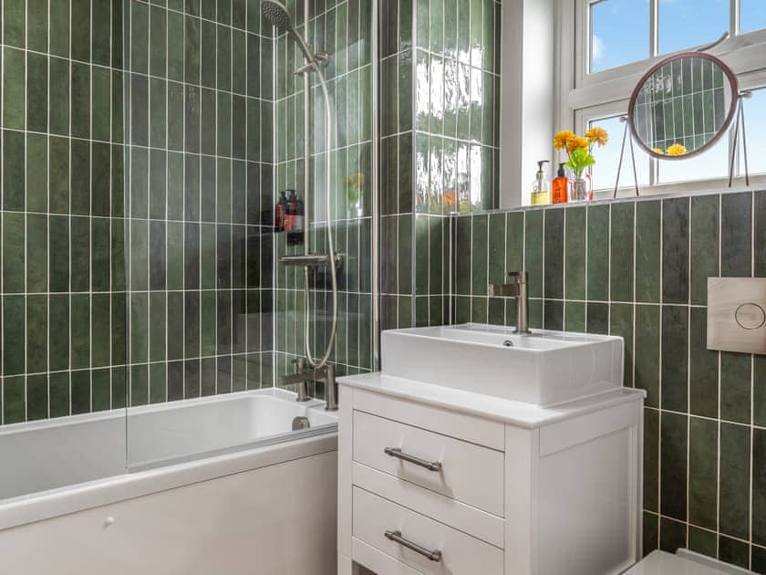 Bathroom | Piglet Cottage - Wiggles and Piggles, Wimbish