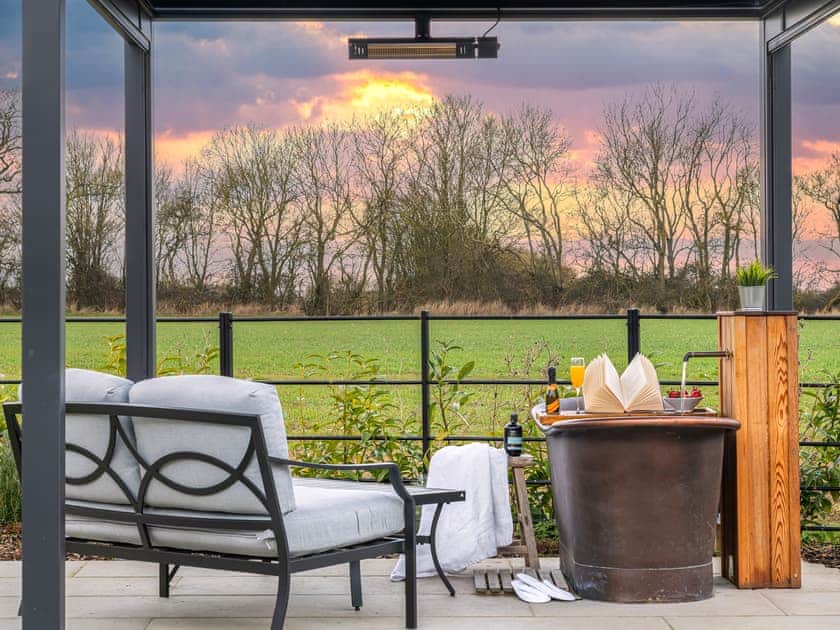 Outdoor | Piglet Cottage - Wiggles and Piggles, Wimbish