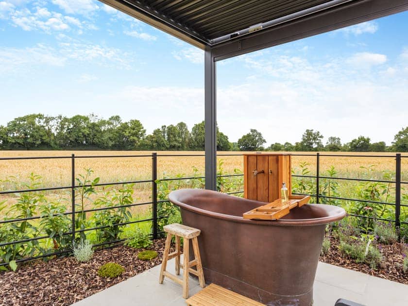 Outdoor | Piglet Cottage - Wiggles and Piggles, Wimbish