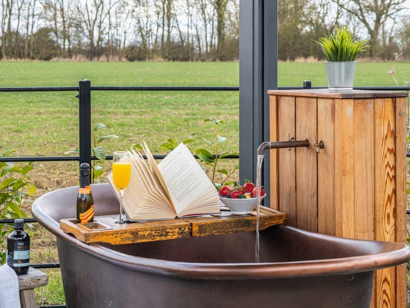 Outdoor | Piglet Cottage - Wiggles and Piggles, Wimbish