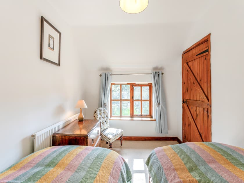 Twin bedroom | Rookery Cottage, St Neots