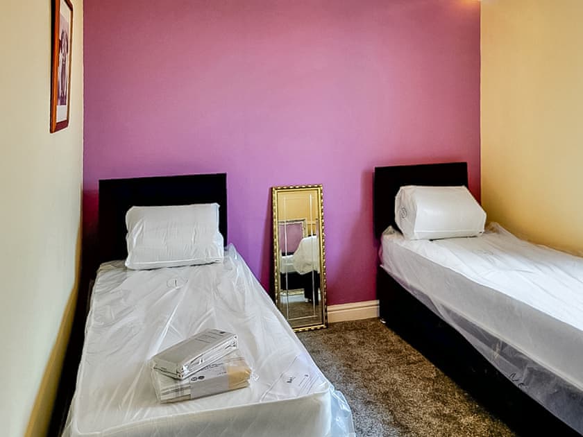 2 single beds can be put together to make a king-size bed | Adderstone Folly, Belford