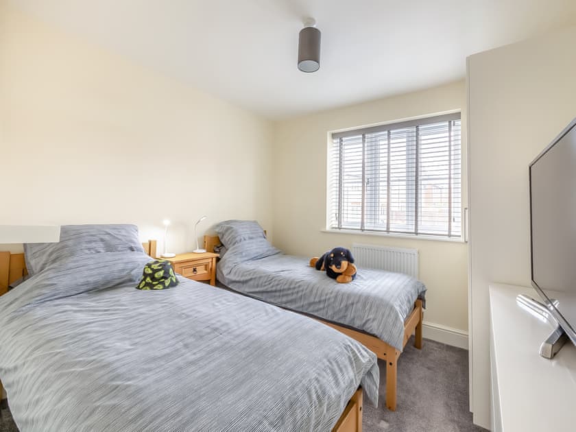 Twin bedroom | Jurassic House, Weymouth