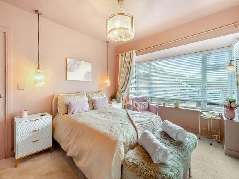 Double bedroom | Queensway, scarborough