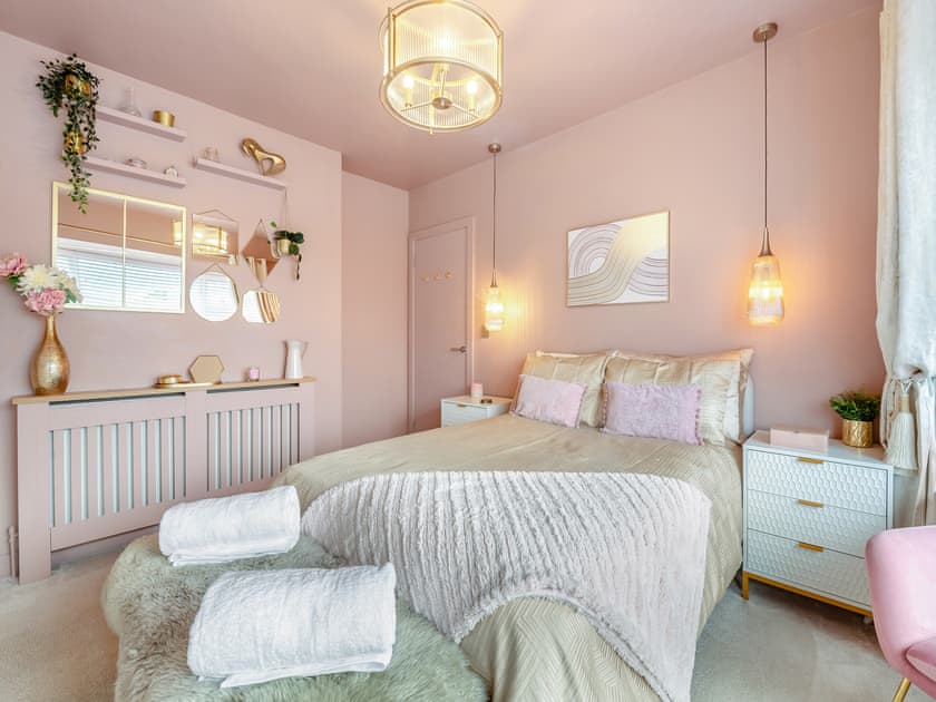 Double bedroom | Queensway, scarborough