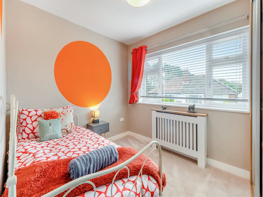 Single bedroom | Queensway, scarborough