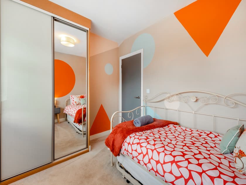 Single bedroom | Queensway, scarborough