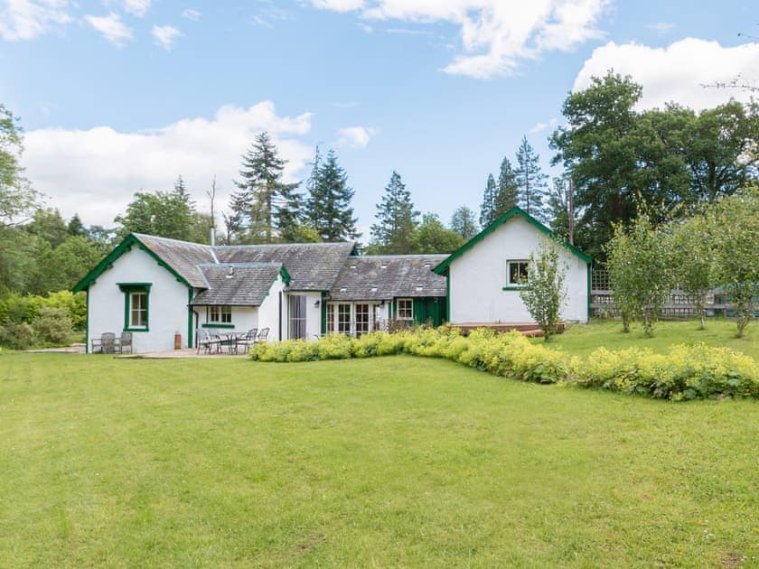 Exterior | Grace’s Cottage - Invertrossachs Estate Cottages, Invertrossachs, near Callander