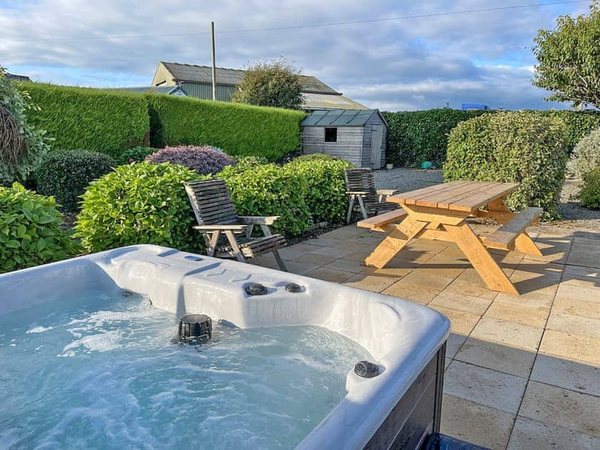 Hot tub | Galloway FarmstayClaunch, Newton Stewart