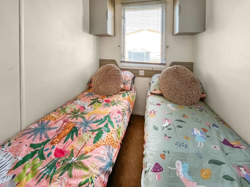 Twin bedroom | DLKM Lodge, Rhyl