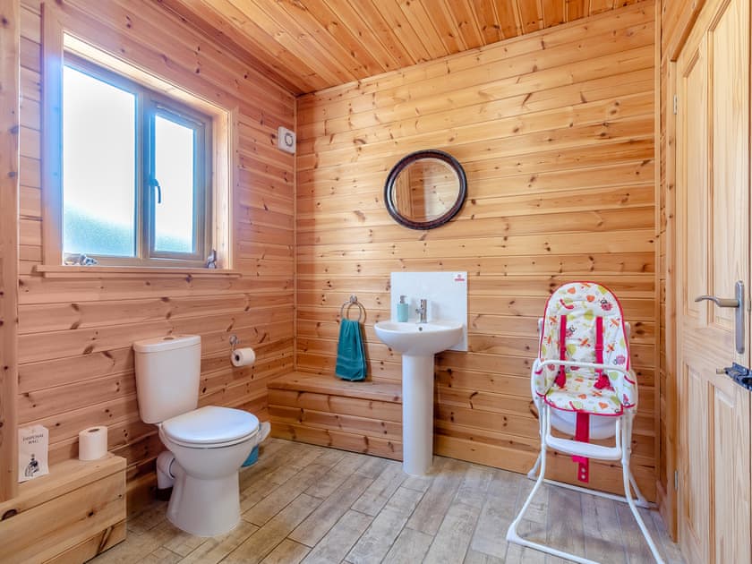 Bathroom | Malibu Lakehouse, Pentney Lakes