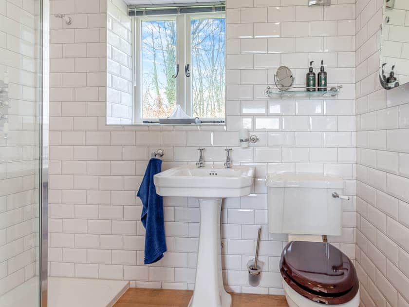 Bathroom | The Lodge at Edenbridge, Shepton Mallet