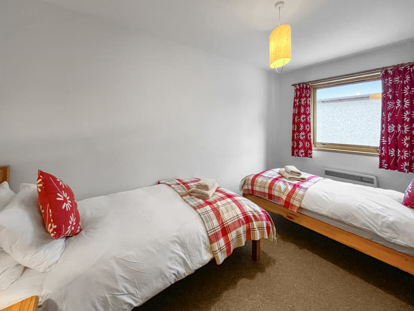 Twin bedroom | Heath Cottage, Boat of Garten, near Aviemore