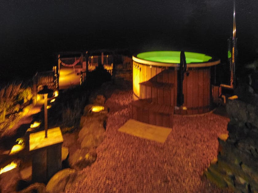 Hot tub | Piglet Cottage - Soppit Farm Cottages, Elsdon