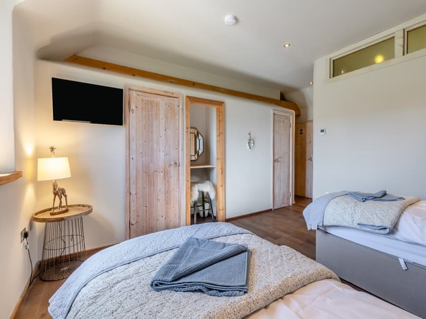 Twin bedroom | Orchard Barn, Thurlton