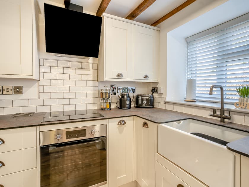 Kitchen | Mid Terrace, Llanfilo Brecon