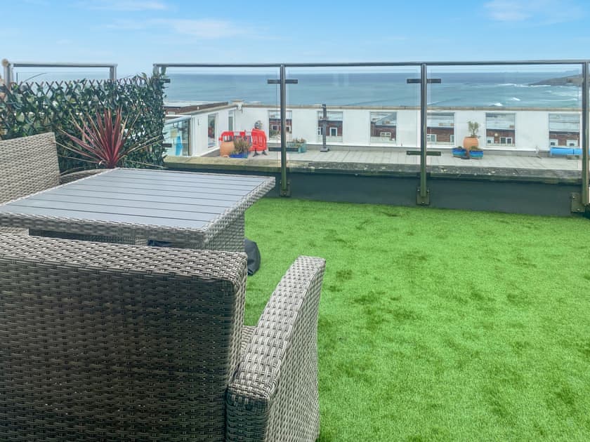 Artificial grasses balcony, with panoramic sea views, superb for watch the surfers on the world famous Fistral waves | Chacewater, Newquay