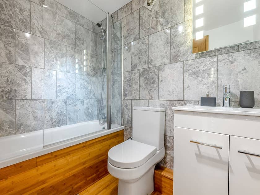 Bathroom | Roosters Rest - Deviock Farm, Downderry
