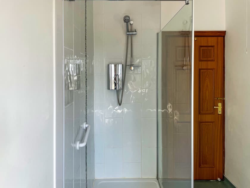 En-suite | Maes Y Wawr, Felinfoel, near Kidwelly