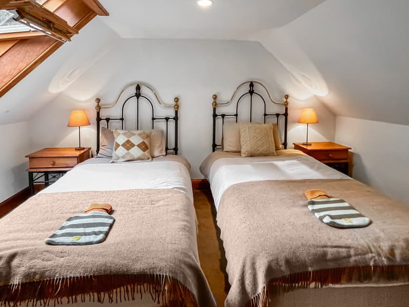 Twin bedroom | Craigmore Cottage, Birnam Woods