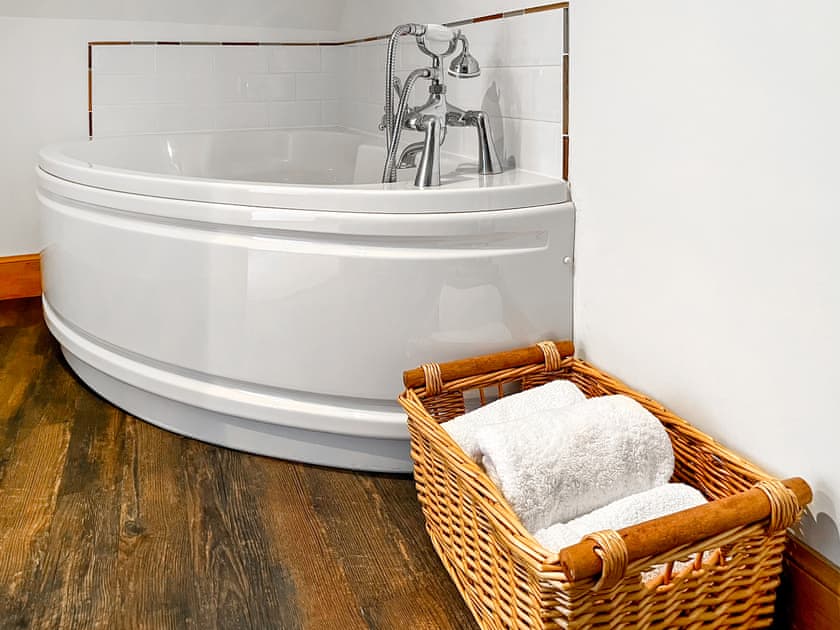 Bathroom | Craigmore Cottage, Birnam Woods
