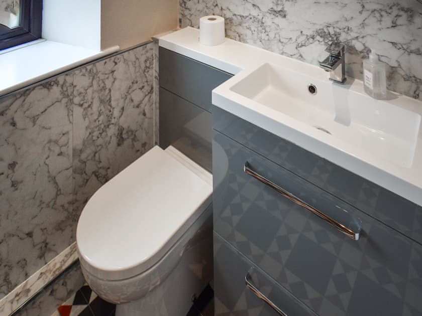 Bathroom | Sunnyside Cottage, Grassington
