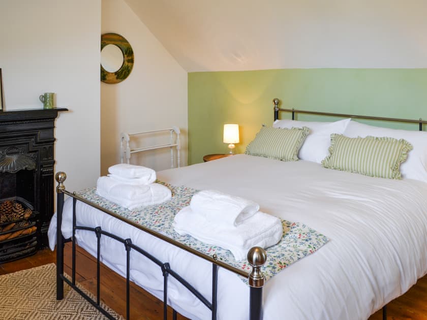 Double bedroom | Winship Cottage, Winestead