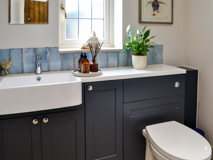 Bathroom | Winship Cottage, Winestead