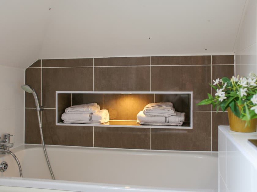 Bathroom | Roslin Chapel Cottage - Roslin Retreats, Roslin