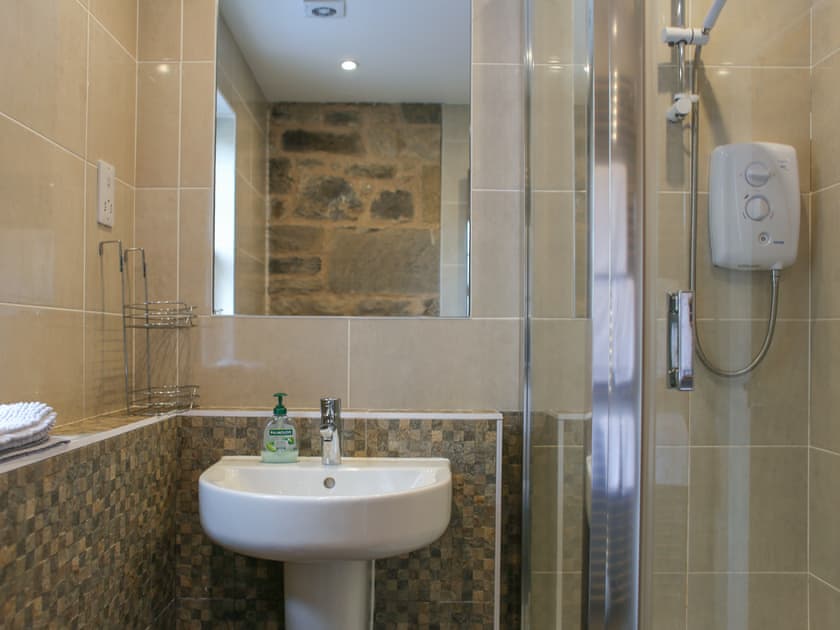 Bathroom | Roslin Chapel Cottage - Roslin Retreats, Roslin