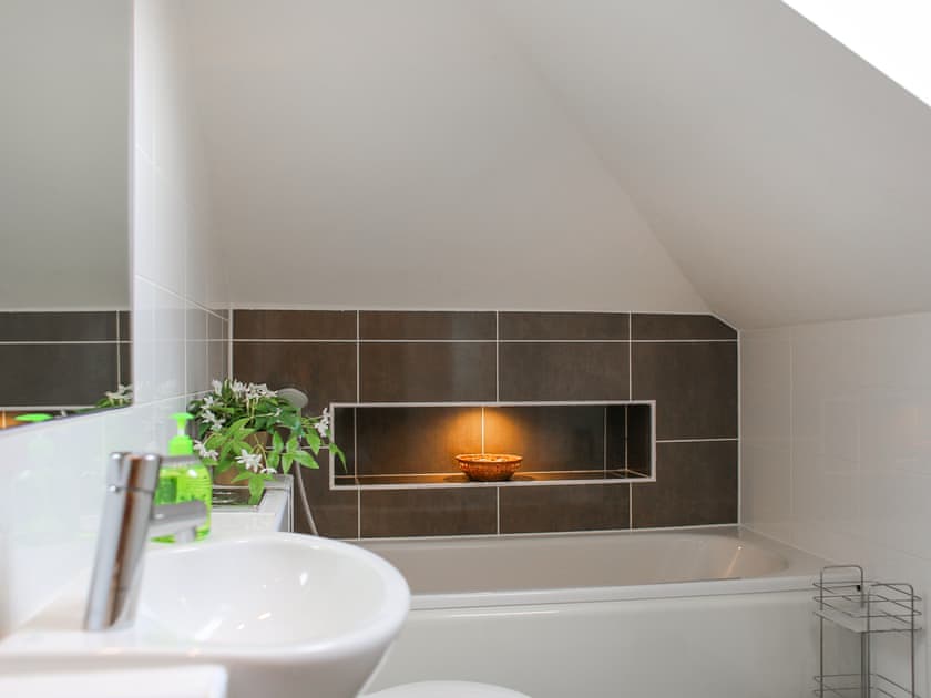 Bathroom | Roslin Chapel Lodge - Roslin Retreats, Roslin
