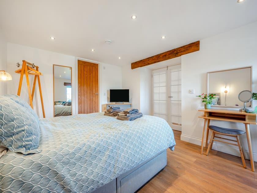 Double bedroom | Horseshoe Cottage - Deviock Farm, Downderry