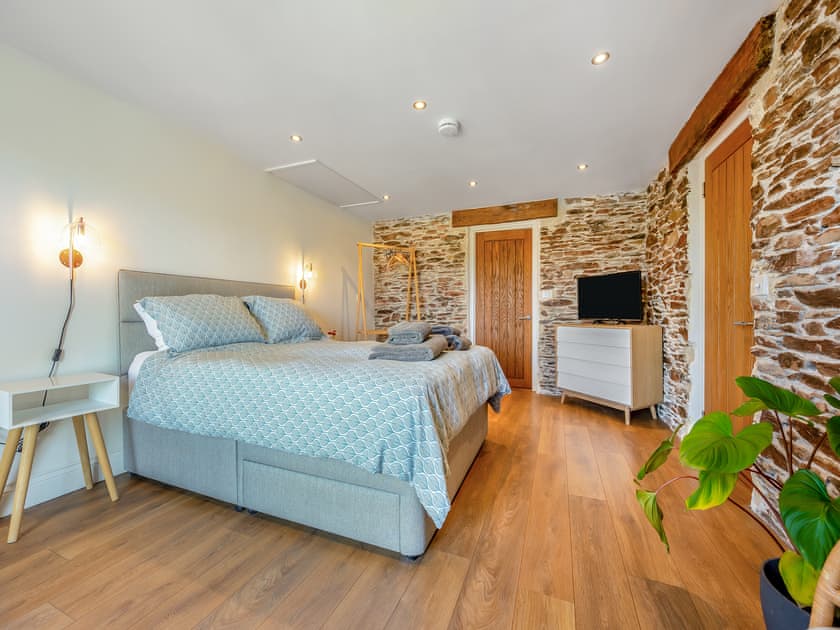 Double bedroom | Horseshoe Cottage - Deviock Farm, Downderry