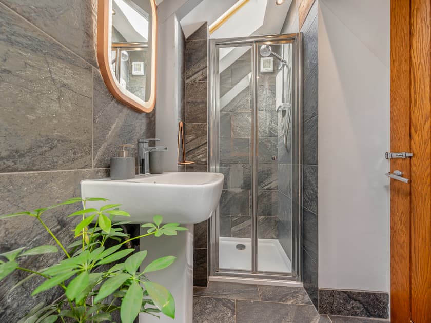 Bathroom | Horseshoe Cottage - Deviock Farm, Downderry