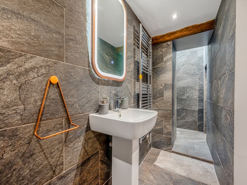 Bathroom | Horseshoe Cottage - Deviock Farm, Downderry