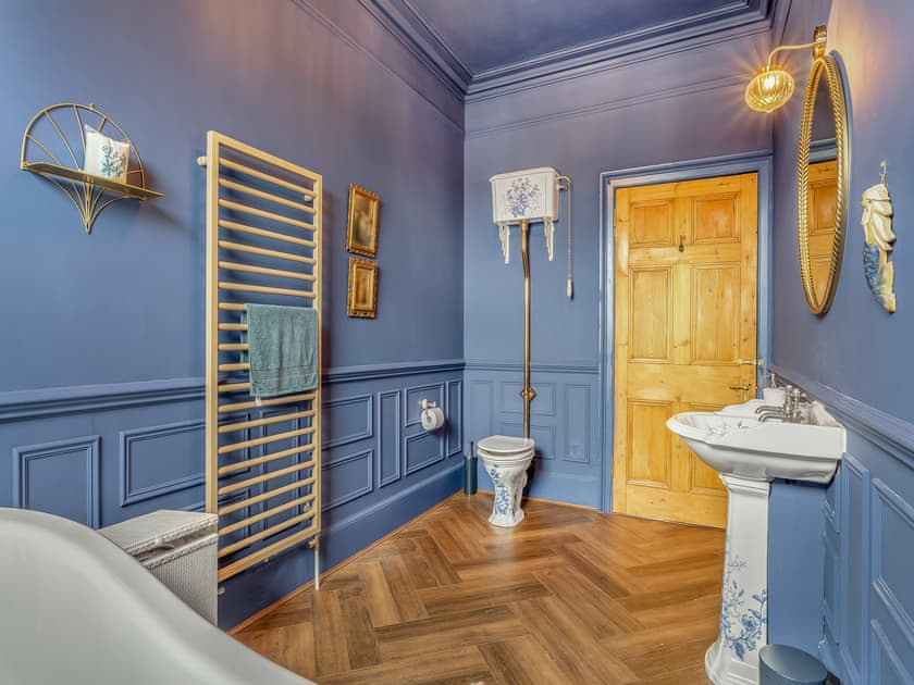 Bathroom | Greystonedale Mansion Holiday Retreat, Haltwhistle