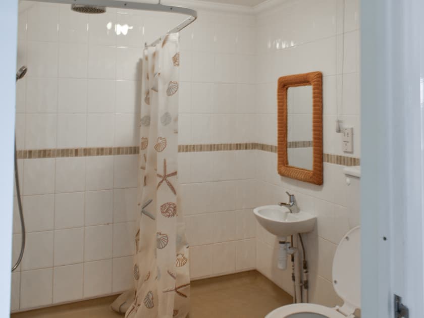 Bathroom | Thistle No.4 - Hall Farm Cottages - Hall Farm Cottages, Althorne, near Chelmsford