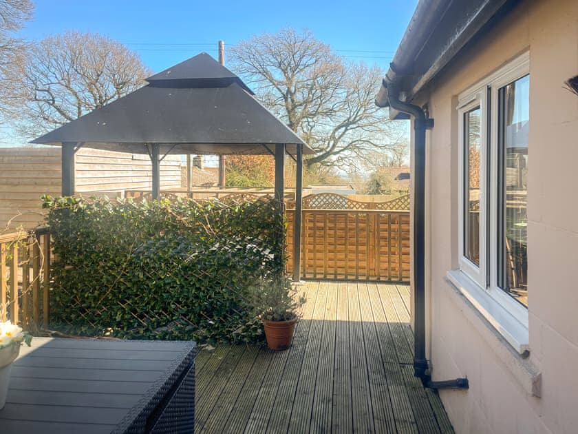 covered hot tub area | The Old Kitchen - The Old School House Accommodation, Burwarton, near Bridgnorth 