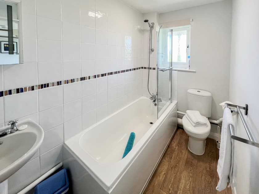 Bathroom | Willow Apartment - Moorhead Country Holidays, Woolfardisworthy, Clovelly