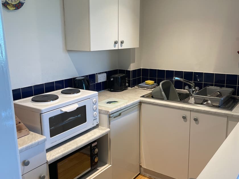 Kitchen | Bullfinch Apartment - Moorhead Country Holidays, Woolfardisworthy, Clovelly