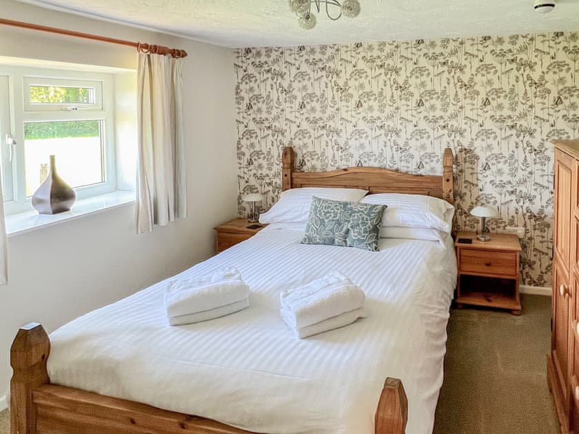 Double bedroom | Bramling Apartment - Moorhead Country Holidays, Woolfardisworthy, Clovelly