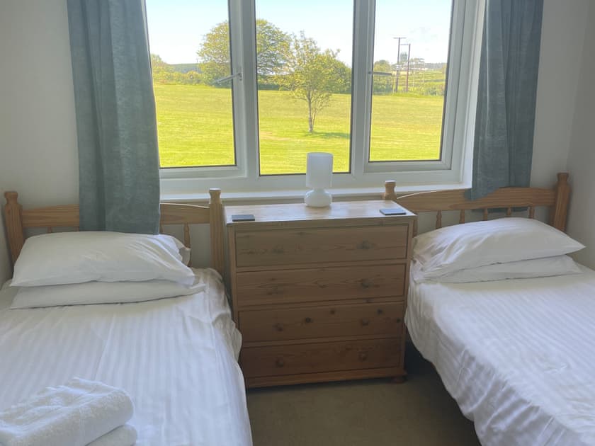 Twin bedroom | Hawthorn Apartment - Moorhead Country Holidays, Woolfardisworthy, Clovelly