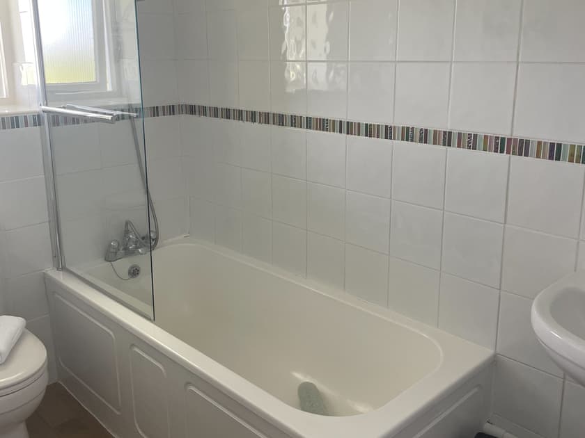 Bathroom | Hawthorn Apartment - Moorhead Country Holidays, Woolfardisworthy, Clovelly