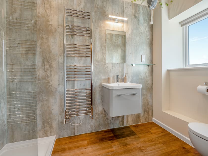 En-suite | Old Barn 1 - Bedborough Farm Cottages, Wimborne