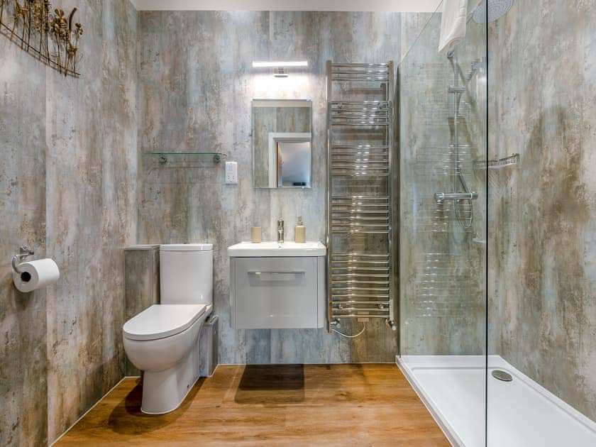 En-suite | Old Barn 1 - Bedborough Farm Cottages, Wimborne