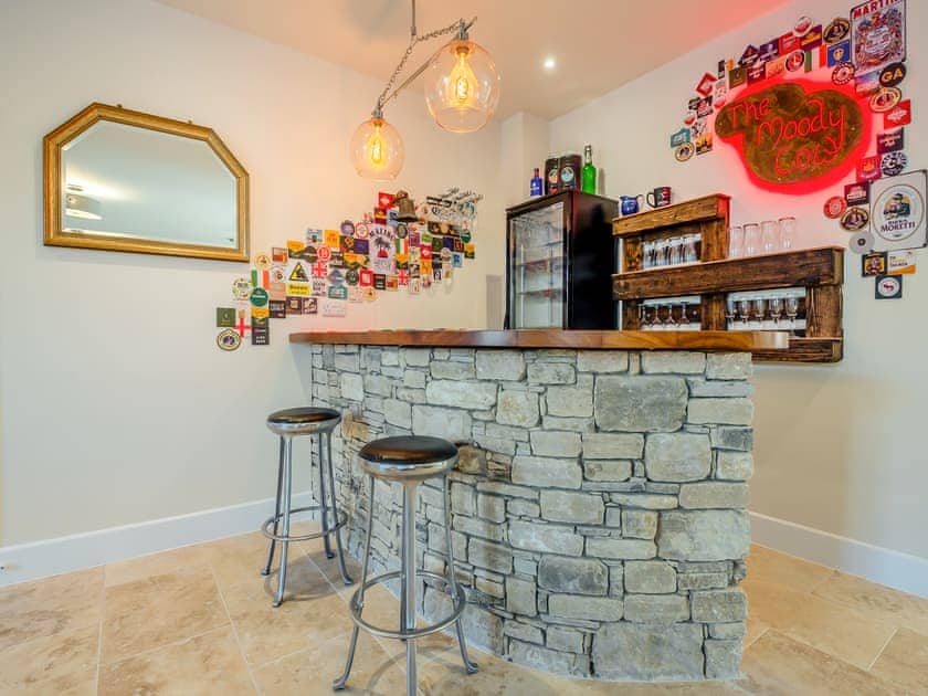 The Moody Cow Bar  | Old Barn 1 - Bedborough Farm Cottages, Wimborne