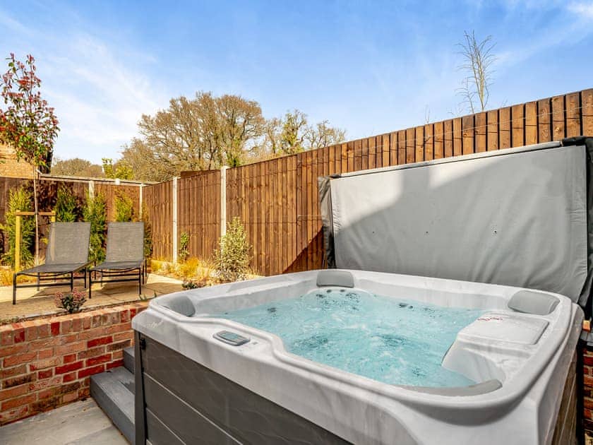 Hot tub | Old Barn 2 - Bedborough Farm Cottages, Wimborne